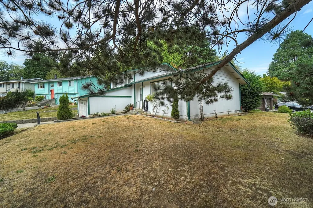 7085 Thebes Street NE Bremerton WA 98311