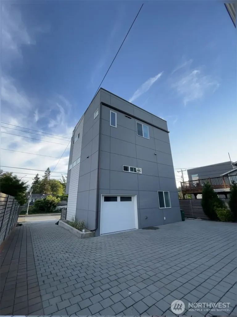 2614 SW Genesee Street Seattle WA 98126