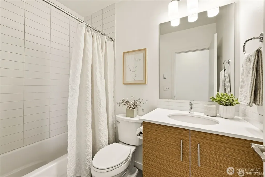 3045 21st Avenue W Seattle WA 98199