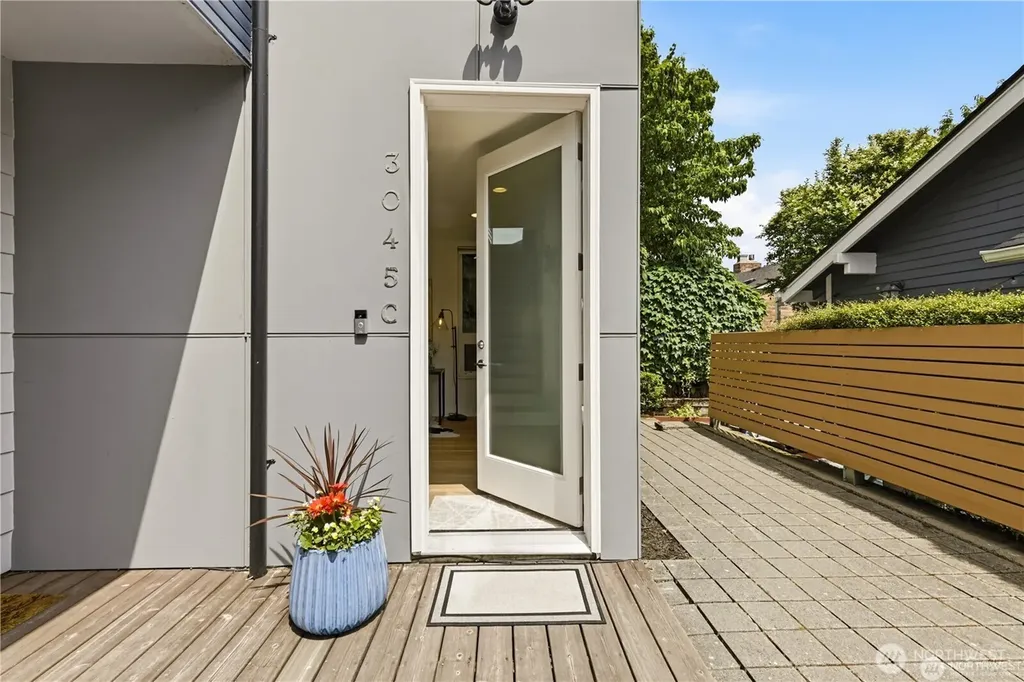 3045 21st Avenue W Seattle WA 98199