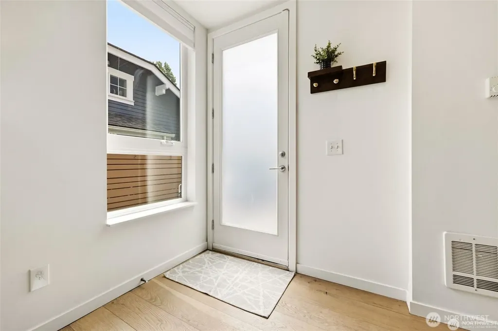 3045 21st Avenue W Seattle WA 98199