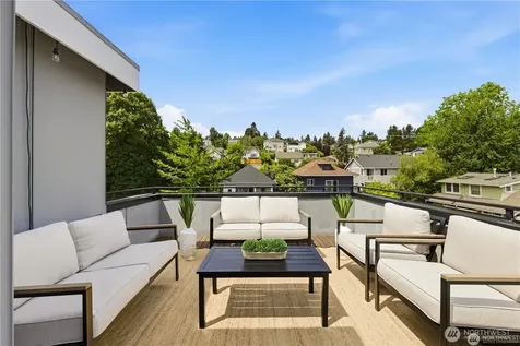3045 21st Avenue W Seattle WA 98199
