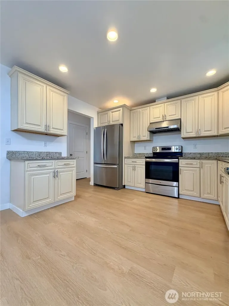 1034 S 74th Street Tacoma WA 98408