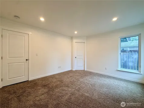 1034 S 74th Street Tacoma WA 98408