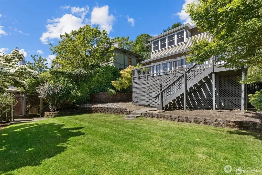 938 18th Avenue E Seattle WA 98112