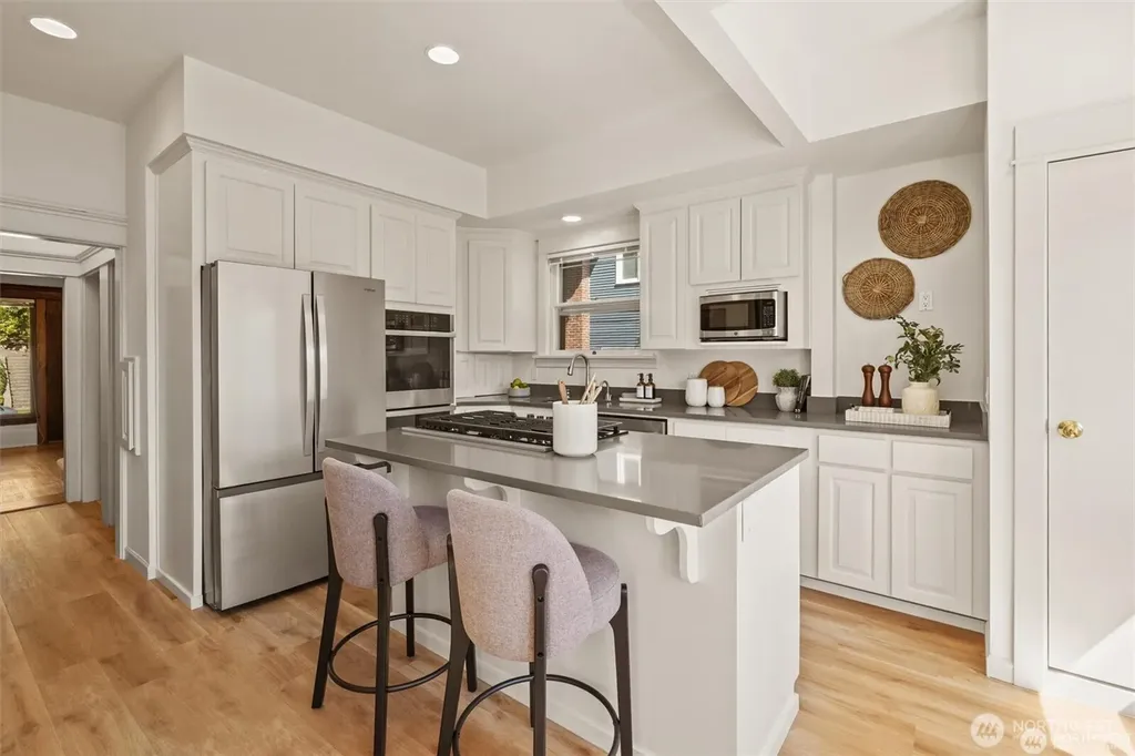 938 18th Avenue E Seattle WA 98112