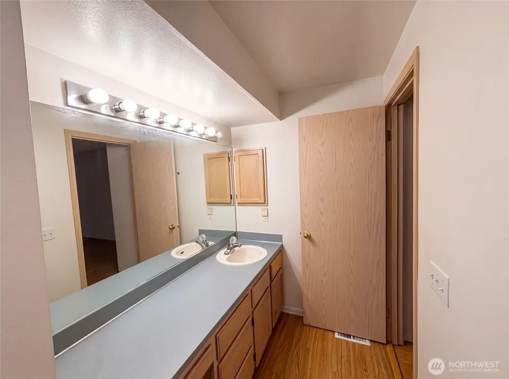 12531 81st Place NE Kirkland WA 98034