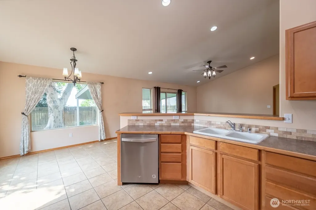 211 E Inglewood Drive Moses Lake WA 98837