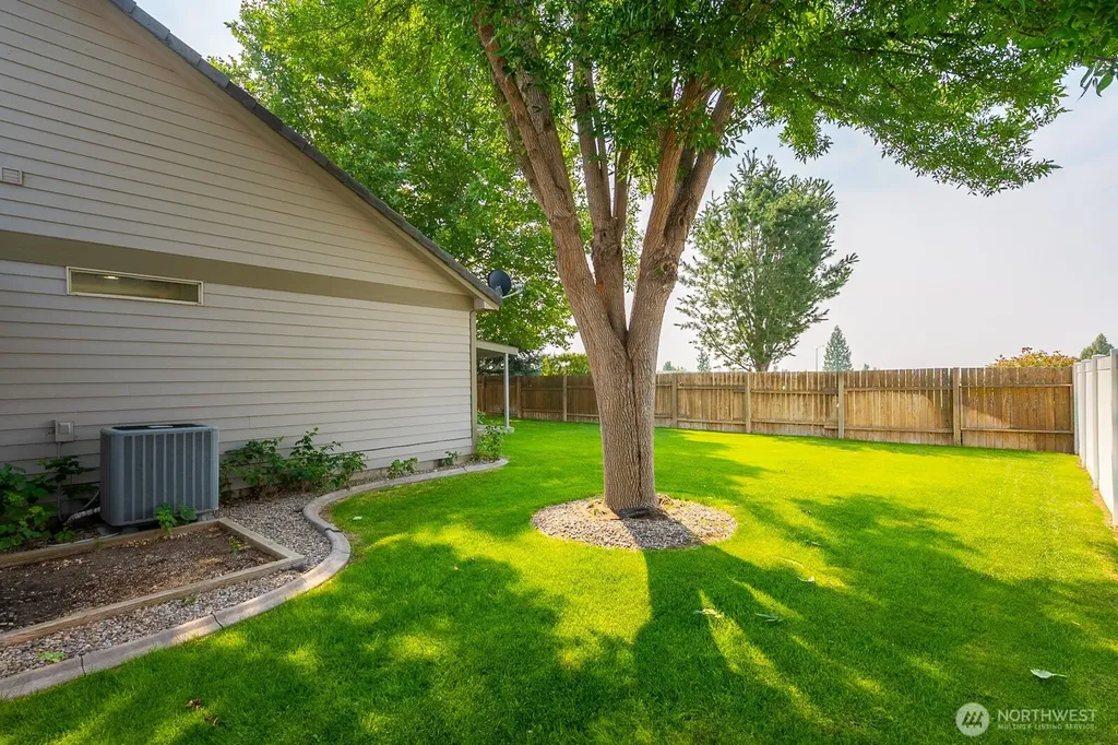211 E Inglewood Drive Moses Lake WA 98837