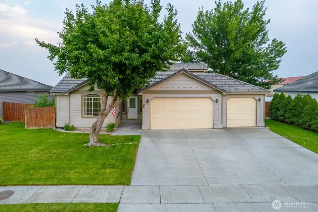 211 E Inglewood Drive Moses Lake WA 98837