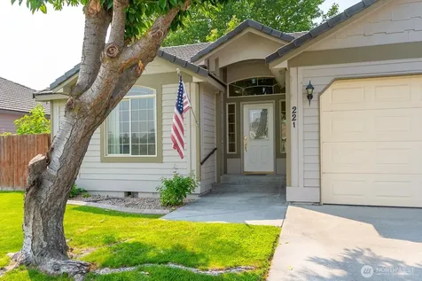 211 E Inglewood Drive Moses Lake WA 98837