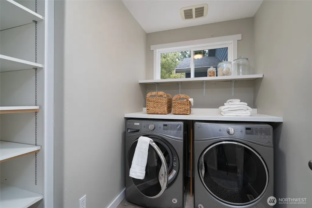 2033 Navy Lane Oak Harbor WA 98277