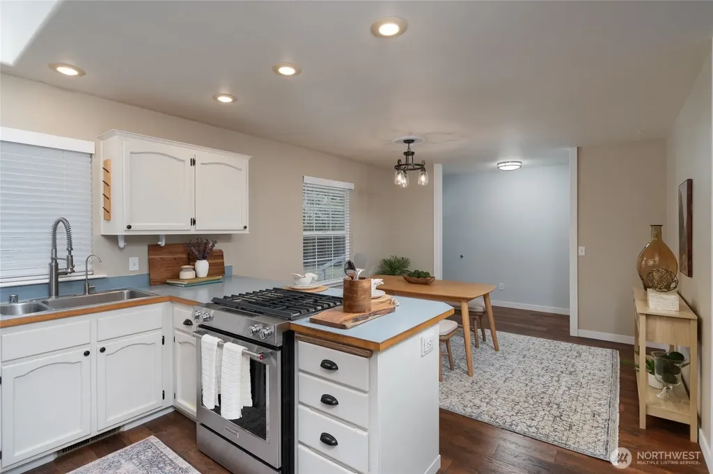 2033 Navy Lane Oak Harbor WA 98277