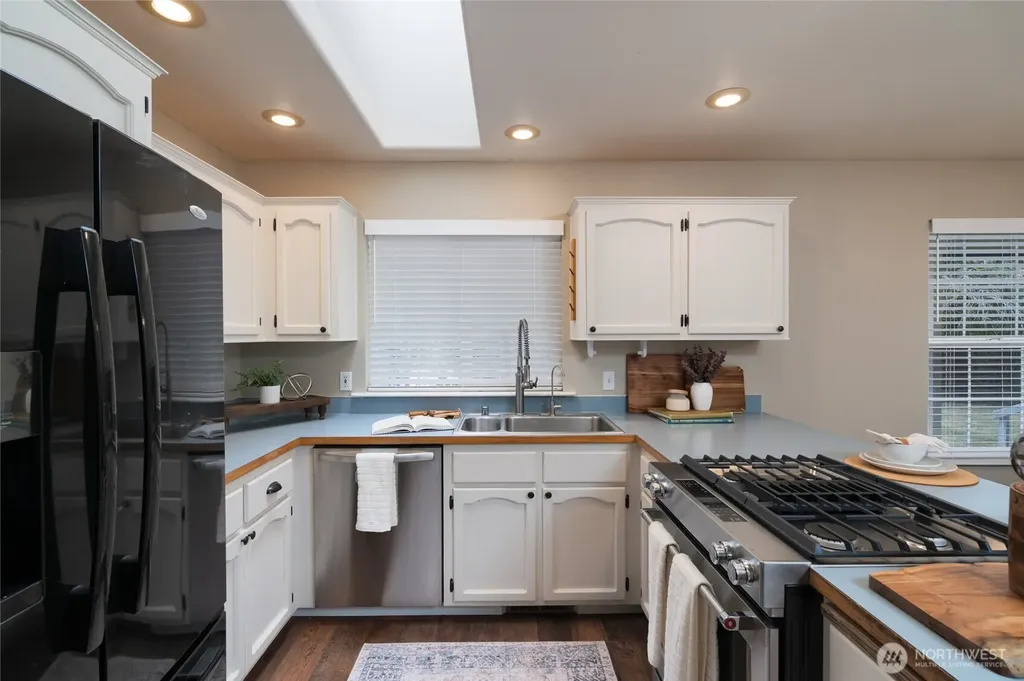 2033 Navy Lane Oak Harbor WA 98277
