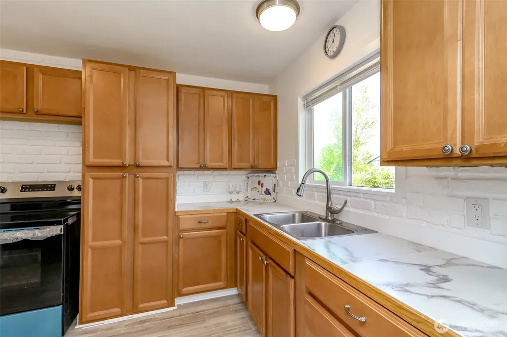 921 E 58th Street Tacoma WA 98404
