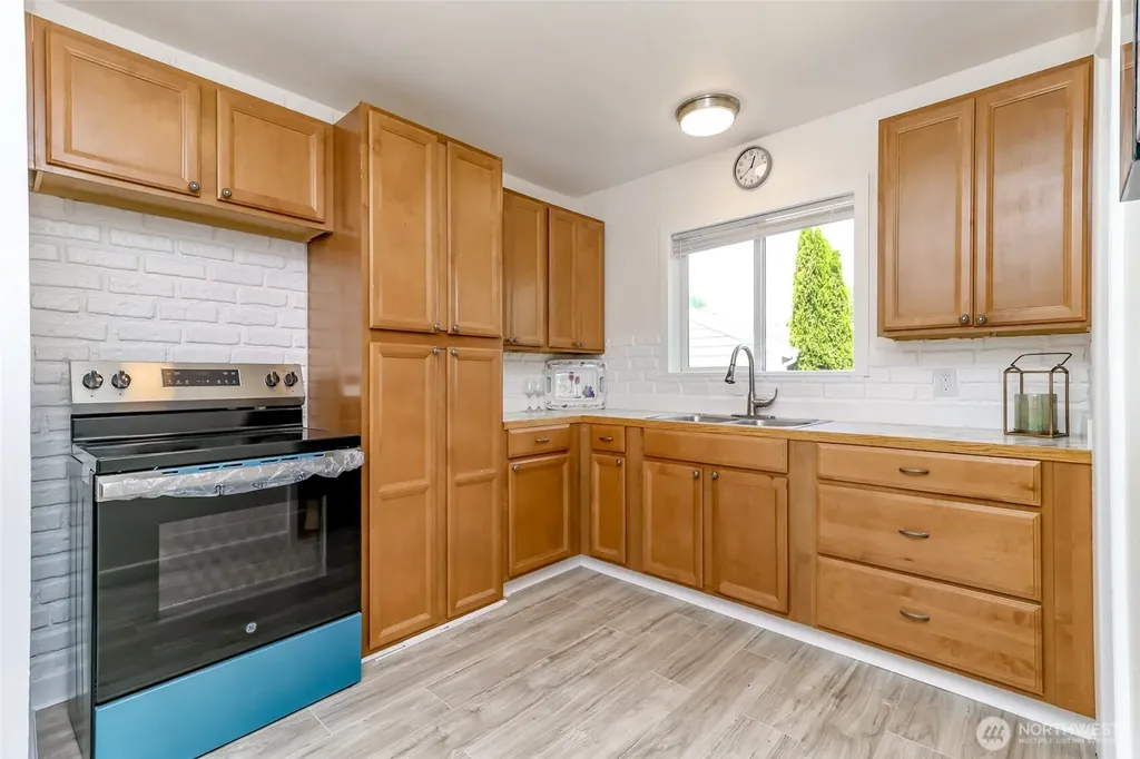 921 E 58th Street Tacoma WA 98404