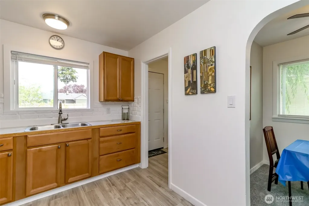 921 E 58th Street Tacoma WA 98404