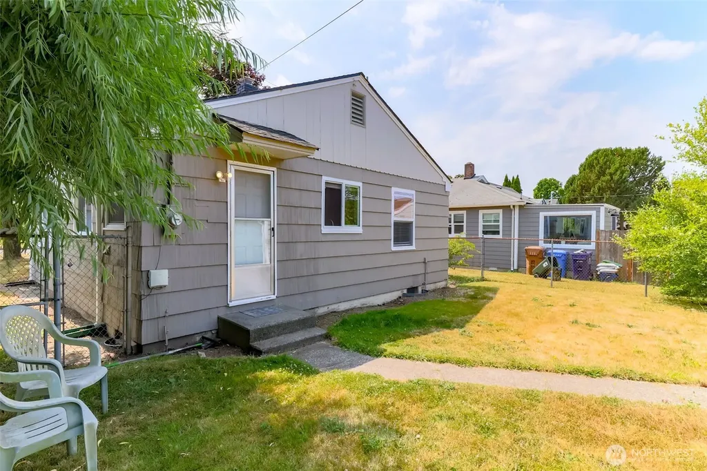 921 E 58th Street Tacoma WA 98404