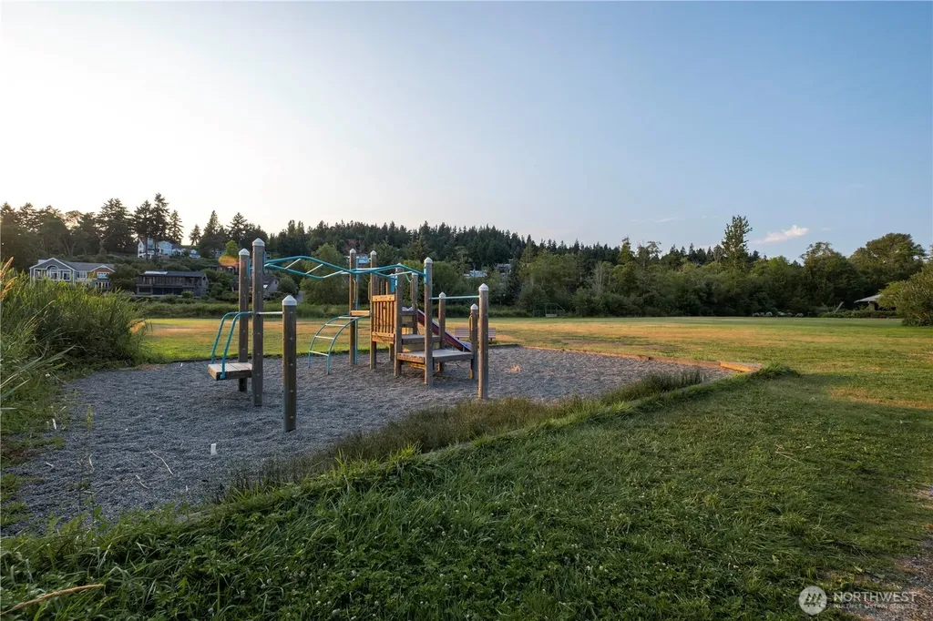 431 S 190th Street Burien WA 98148