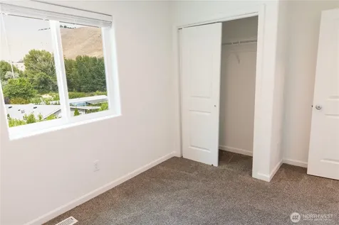 1344 Theo Way Rock Island WA 98850
