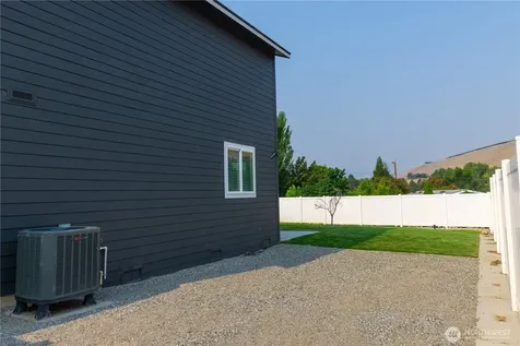 1344 Theo Way Rock Island WA 98850