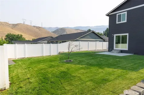 1344 Theo Way Rock Island WA 98850