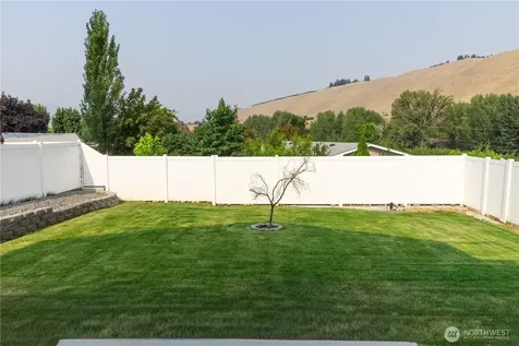 1344 Theo Way Rock Island WA 98850