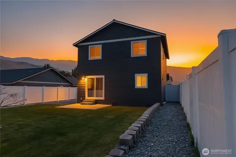 1344 Theo Way Rock Island WA 98850