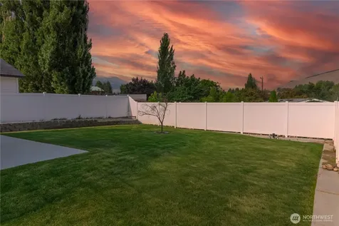 1344 Theo Way Rock Island WA 98850
