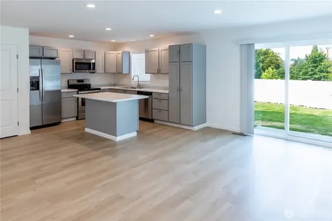 1344 Theo Way Rock Island WA 98850