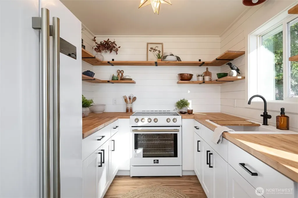 2553 Mackenzie Road Bellingham WA 98226