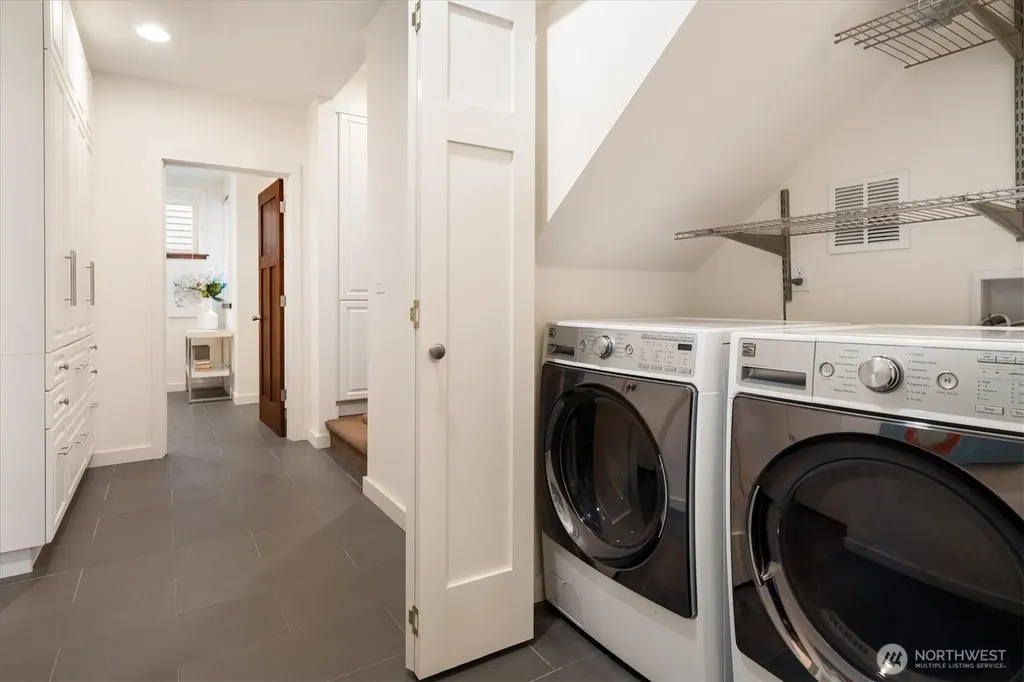 3832 S Edmunds Street Court Seattle WA 98118