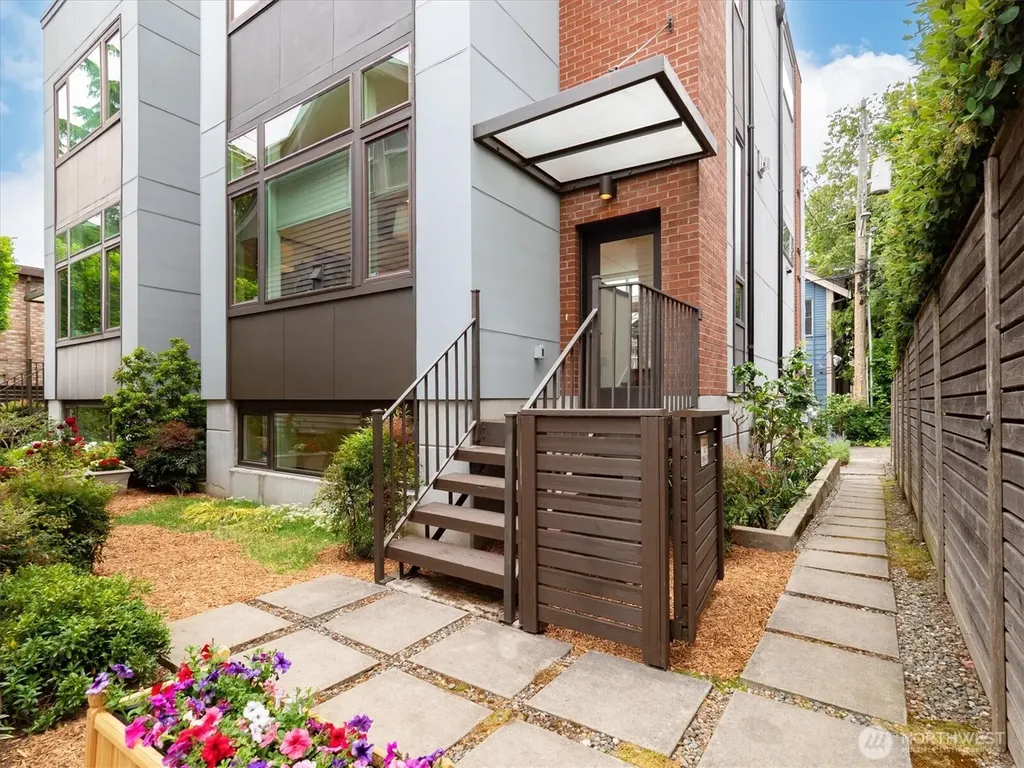 3832 S Edmunds Street Court Seattle WA 98118