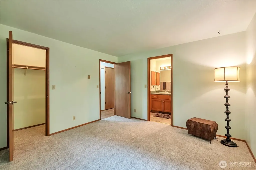 32007 Palace Court Carnation WA 98014