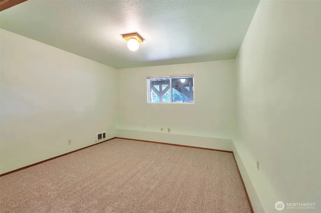 32007 Palace Court Carnation WA 98014