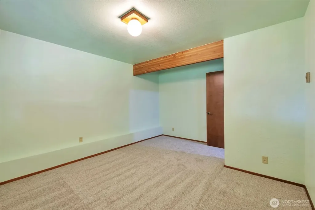 32007 Palace Court Carnation WA 98014