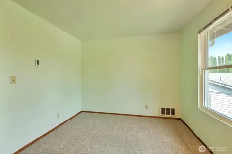 32007 Palace Court Carnation WA 98014