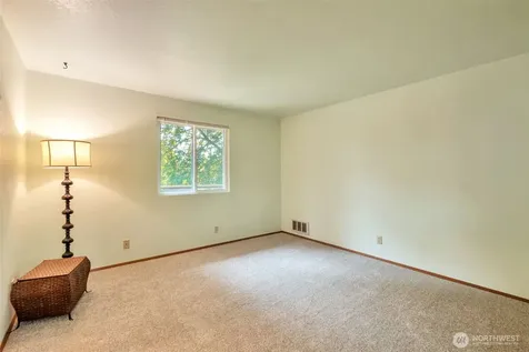 32007 Palace Court Carnation WA 98014