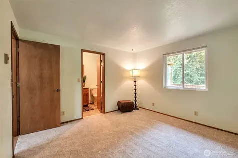 32007 Palace Court Carnation WA 98014