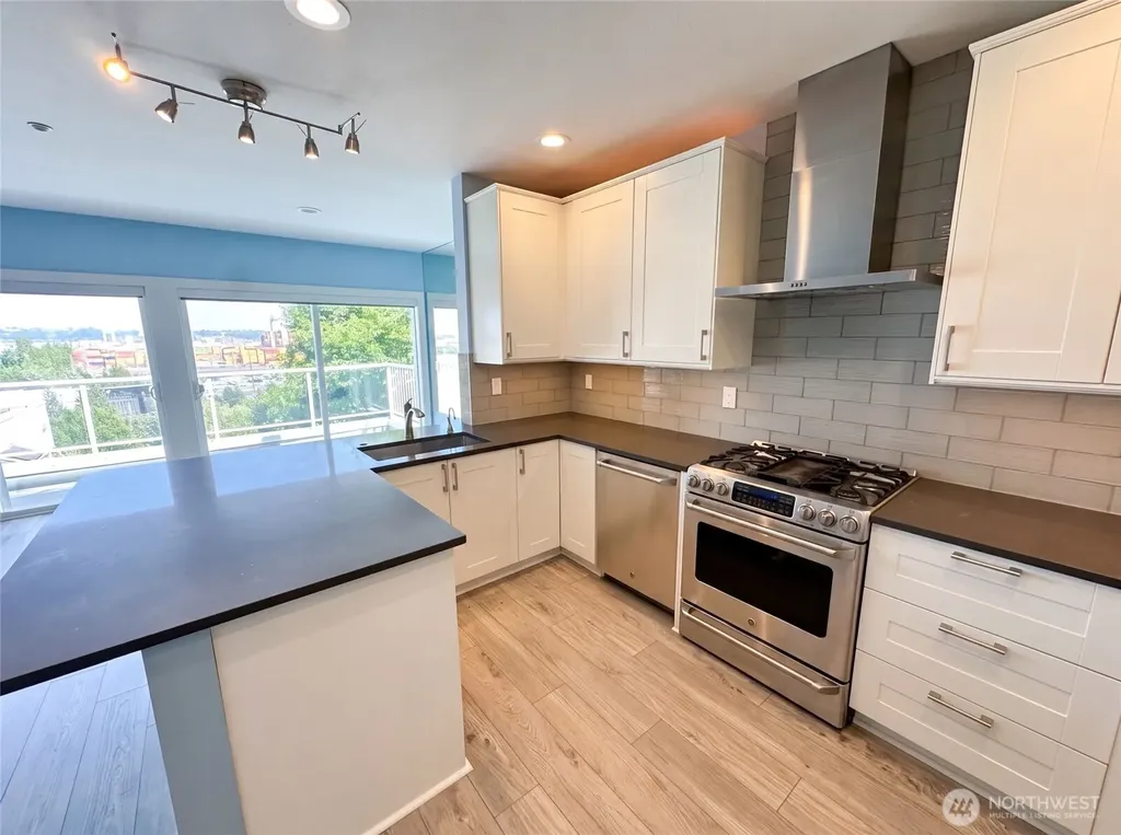 2325 Harbor Avenue SW Seattle WA 98126