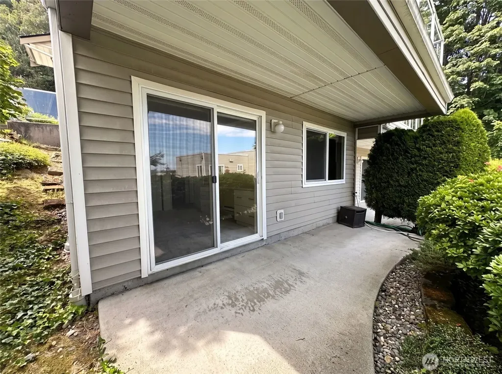 2325 Harbor Avenue SW Seattle WA 98126