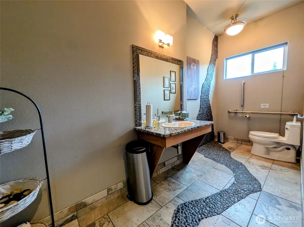 259003 Hwy 101 W Sequim WA 98382
