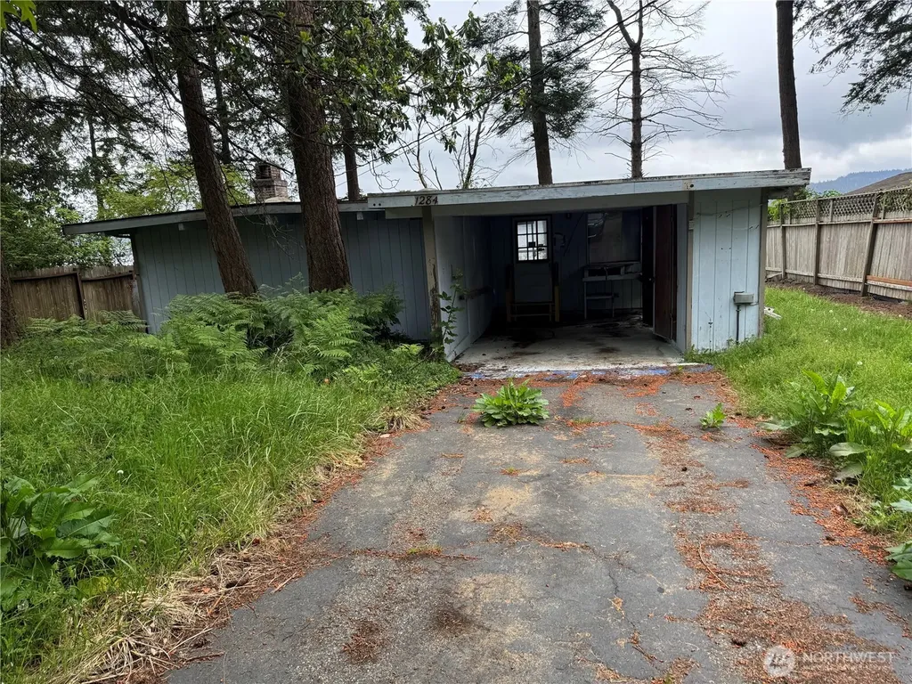 1284 Dines Point Road Greenbank WA 98523
