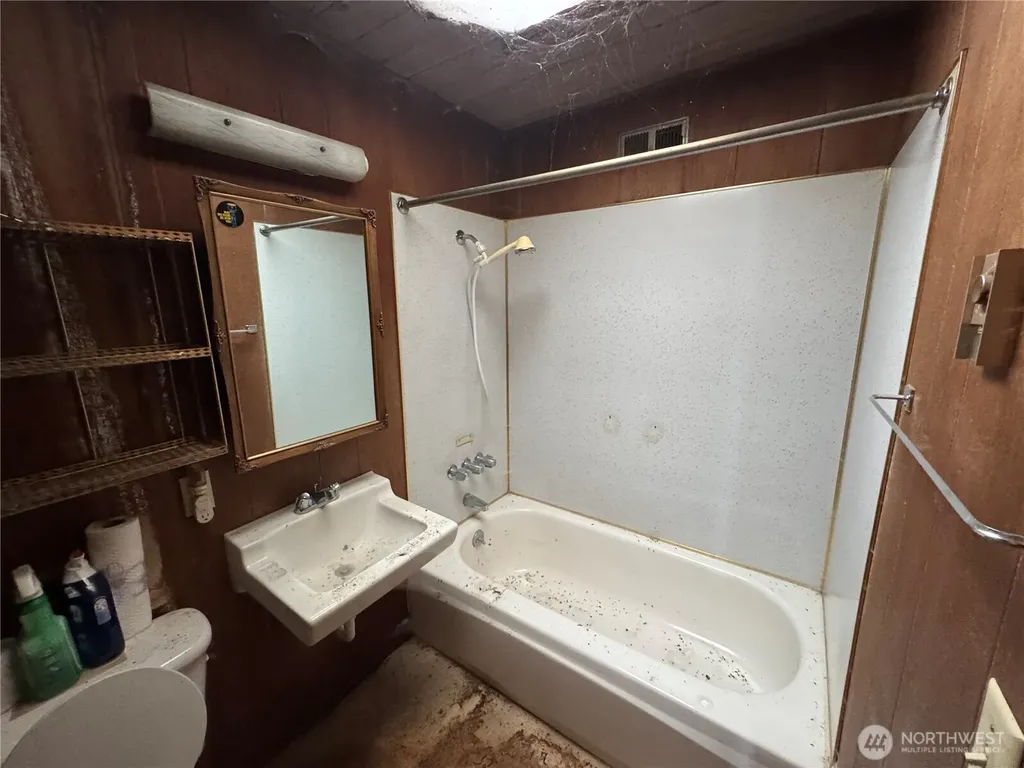 1284 Dines Point Road Greenbank WA 98523
