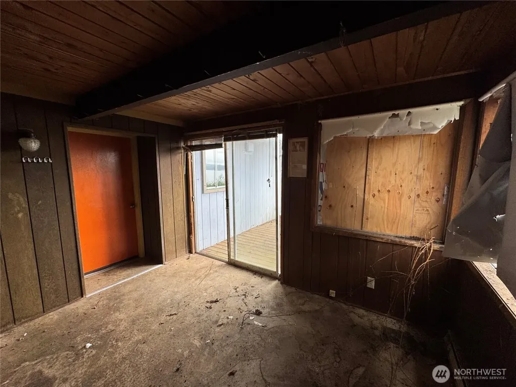 1284 Dines Point Road Greenbank WA 98523