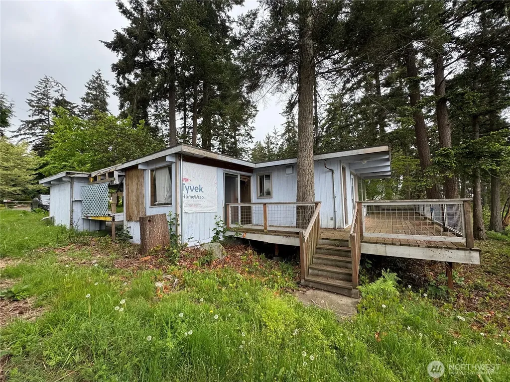 1284 Dines Point Road Greenbank WA 98523