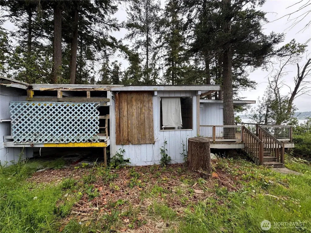 1284 Dines Point Road Greenbank WA 98523