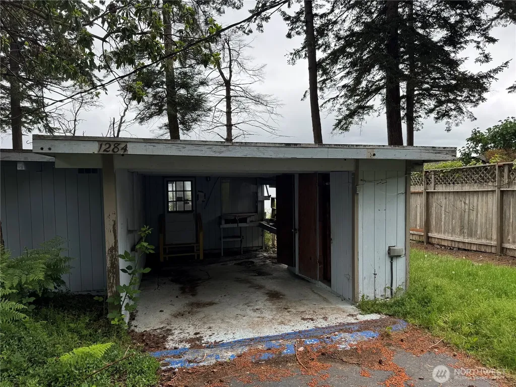1284 Dines Point Road Greenbank WA 98523
