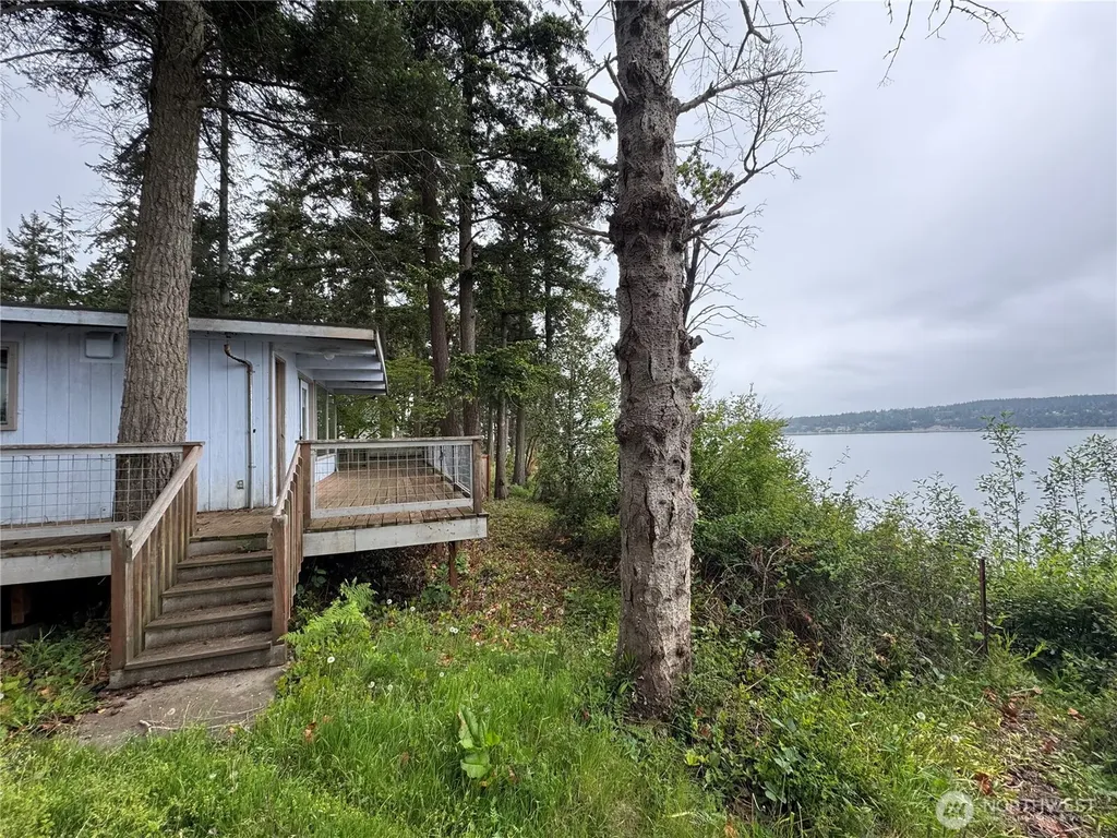 1284 Dines Point Road Greenbank WA 98523