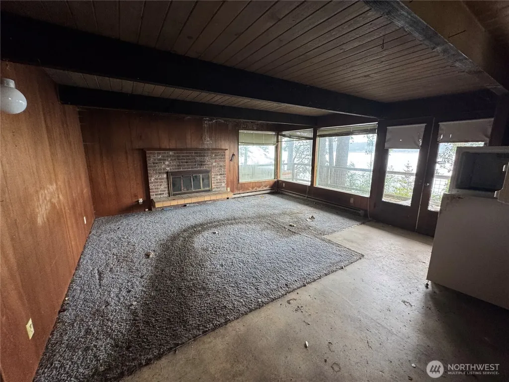 1284 Dines Point Road Greenbank WA 98523